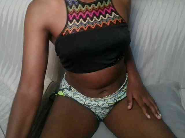 Brunnette-blonde webcam