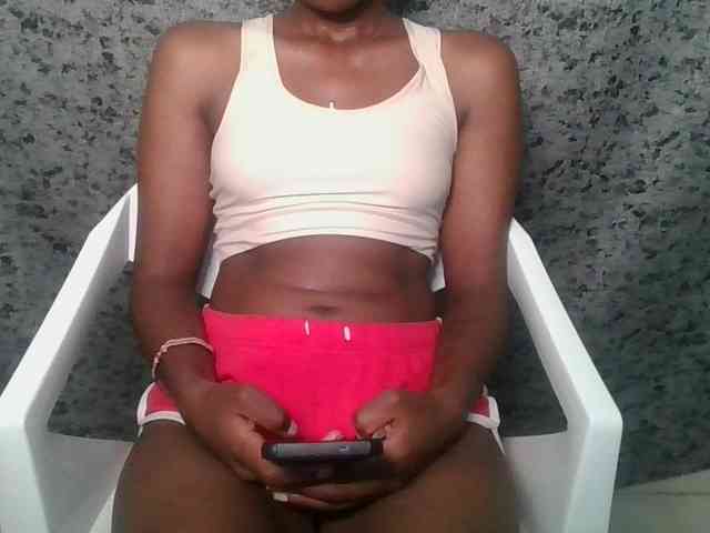 Brunnette-blonde webcam