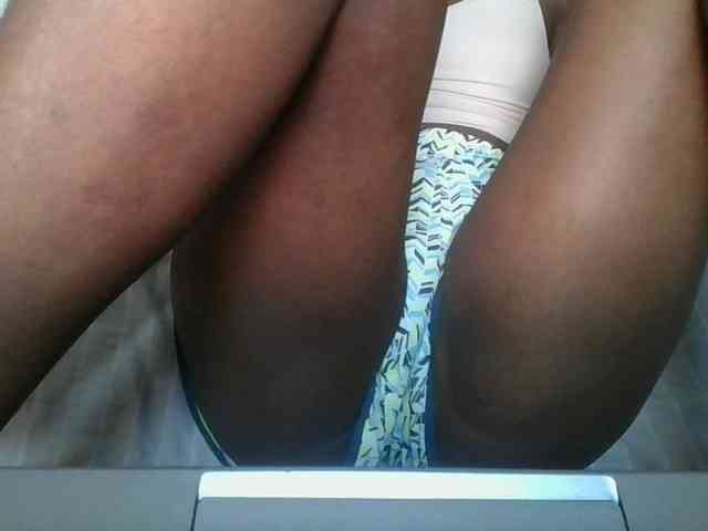 Brunnette-blonde webcam