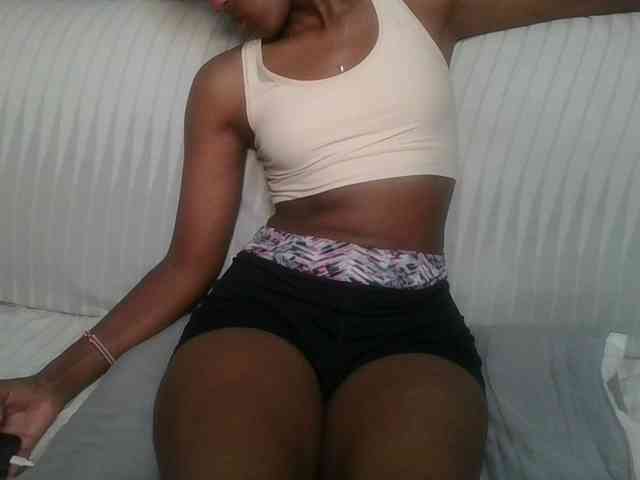 Brunnette-blonde webcam