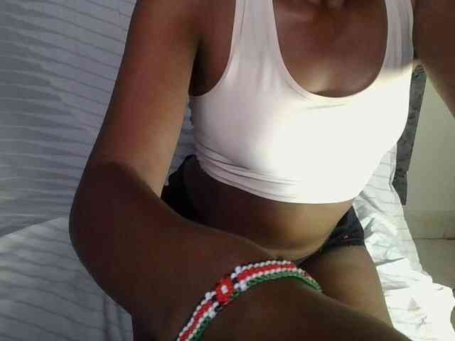 Brunnette-blonde webcam