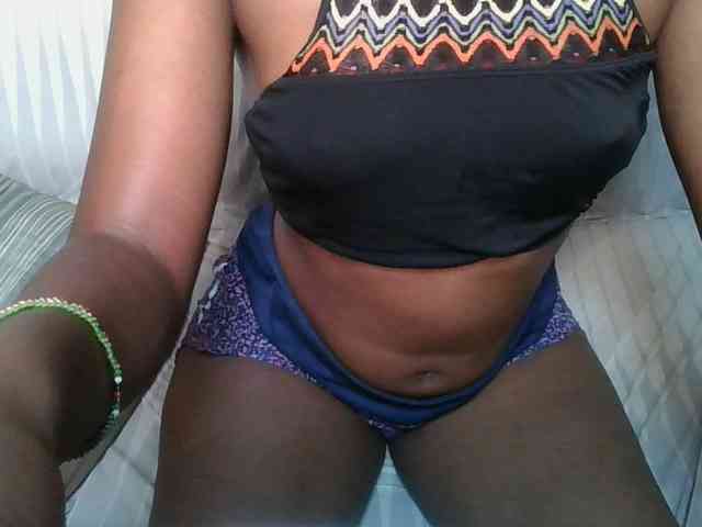 Brunnette-blonde webcam