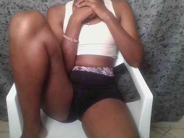 Brunnette-blonde webcam