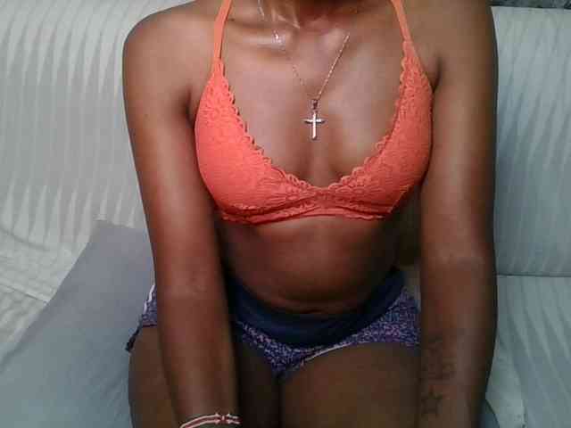 Brunnette-blonde webcam