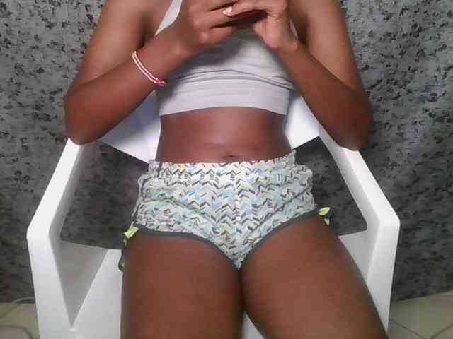 Brunnette-blonde webcam