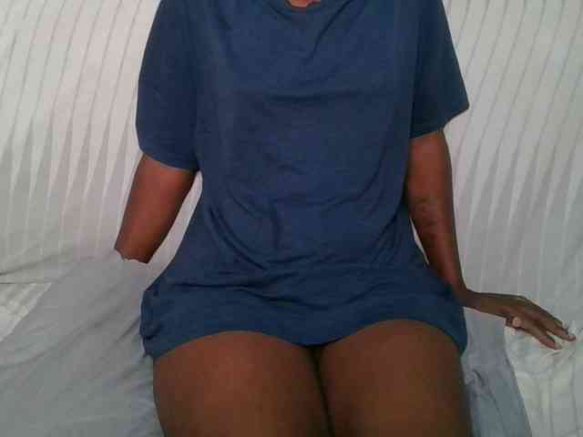 Brunnette-blonde webcam