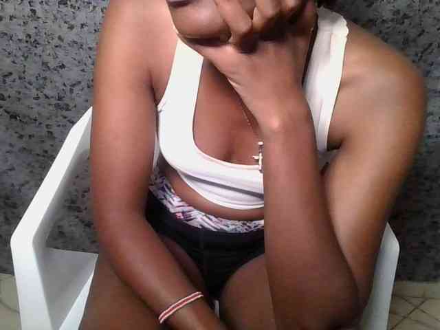 Brunnette-blonde webcam