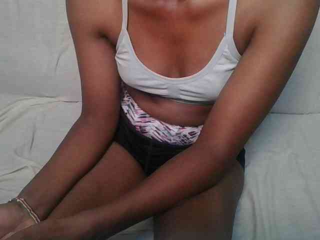 Brunnette-blonde webcam