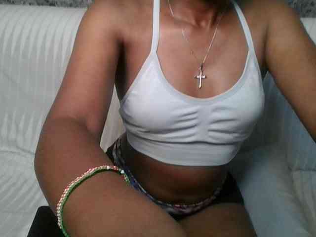 Brunnette-blonde webcam