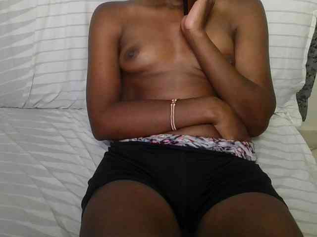 Brunnette-blonde webcam