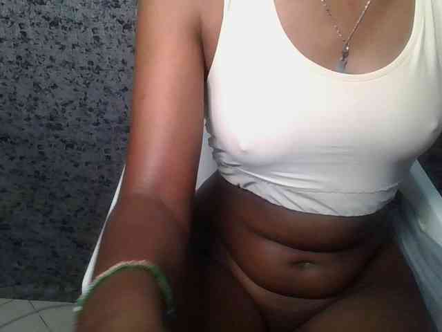 Brunnette-blonde webcam