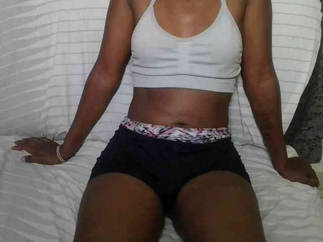 Brunnette-blonde webcam