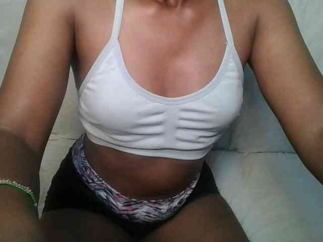 Brunnette-blonde webcam