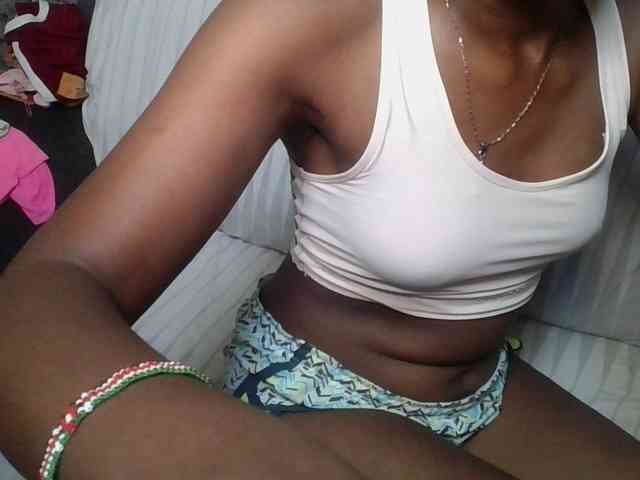 Brunnette-blonde webcam