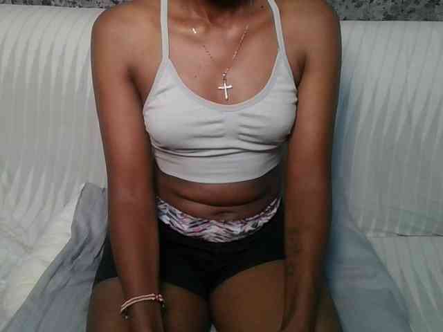 Brunnette-blonde webcam