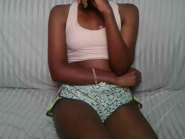 Brunnette-blonde webcam