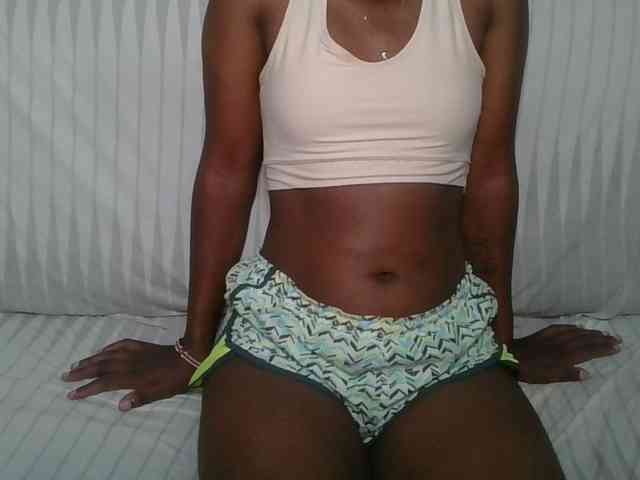 Brunnette-blonde webcam