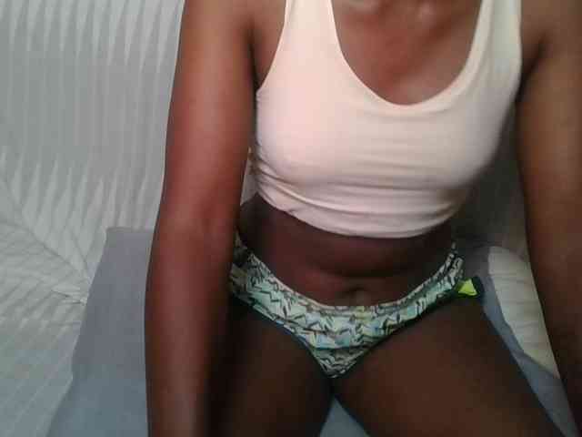 Brunnette-blonde webcam