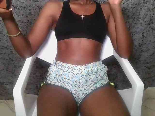 Brunnette-blonde webcam