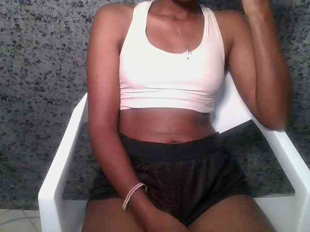 Brunnette-blonde webcam