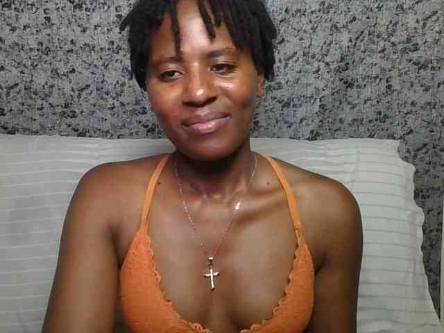 Brunnette-blonde webcam