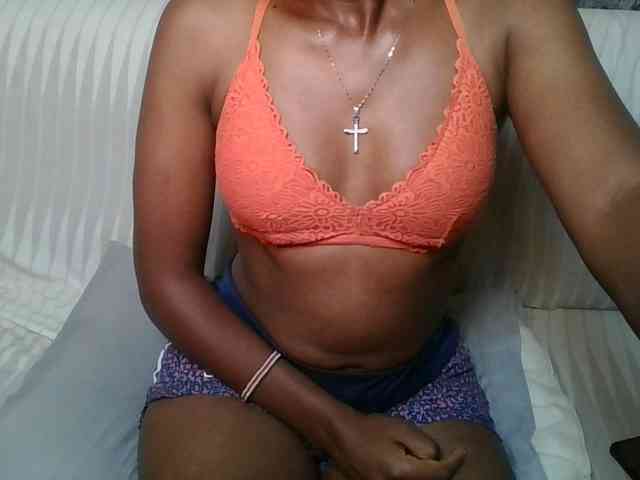 Brunnette-blonde webcam