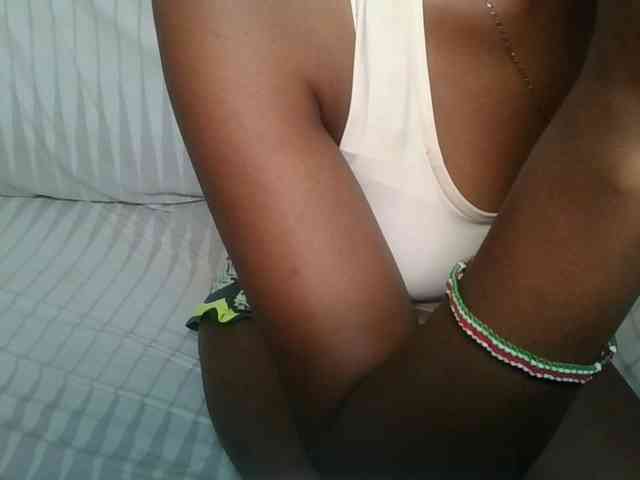 Brunnette-blonde webcam