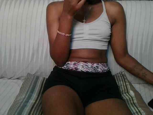 Brunnette-blonde webcam