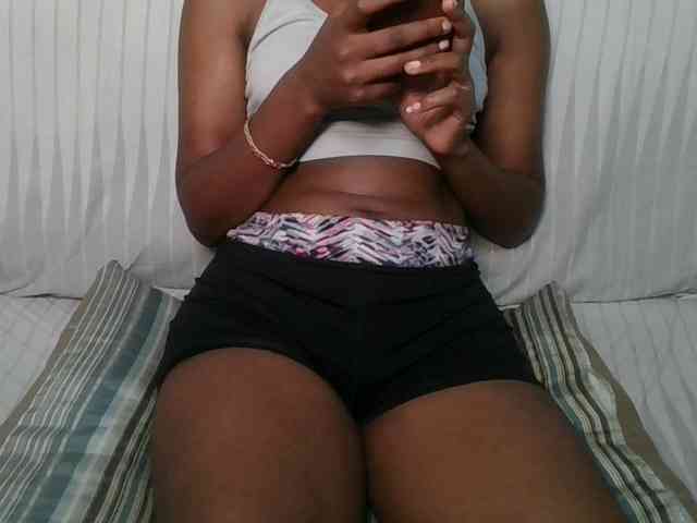 Brunnette-blonde webcam