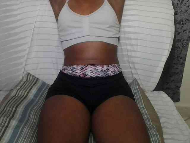 Brunnette-blonde webcam