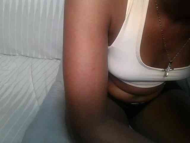 Brunnette-blonde webcam