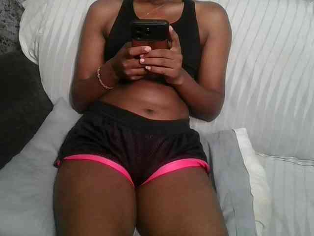 Brunnette-blonde webcam