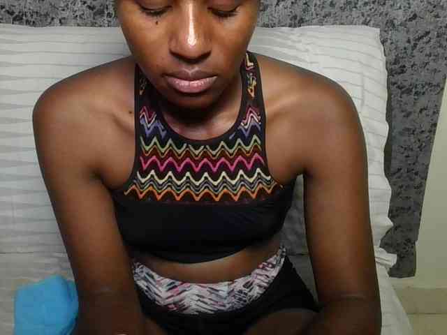 Brunnette-blonde webcam