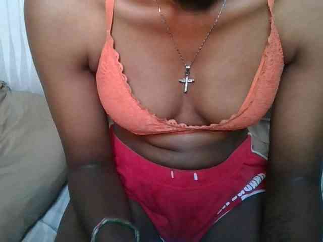 Brunnette-blonde webcam