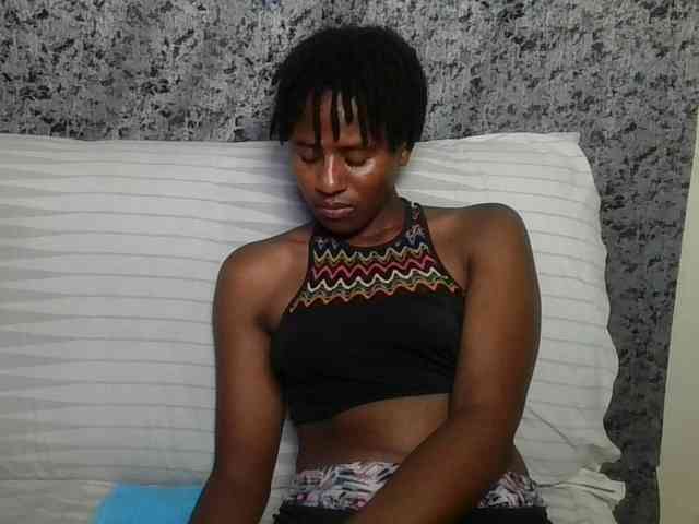 Brunnette-blonde webcam