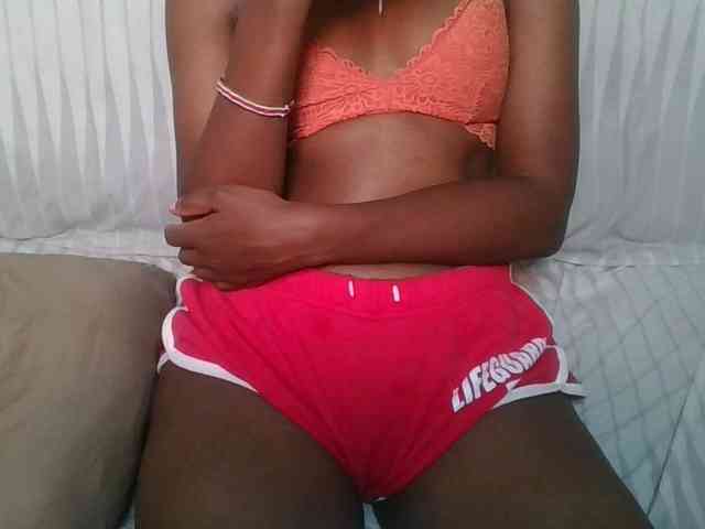 Brunnette-blonde webcam