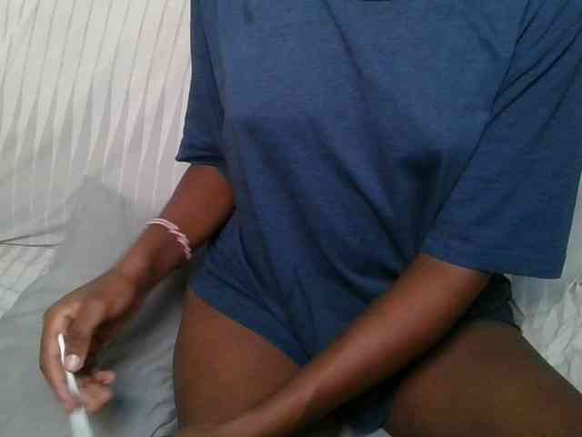 Brunnette-blonde webcam