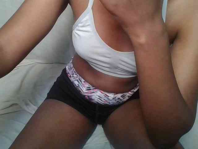 Brunnette-blonde webcam