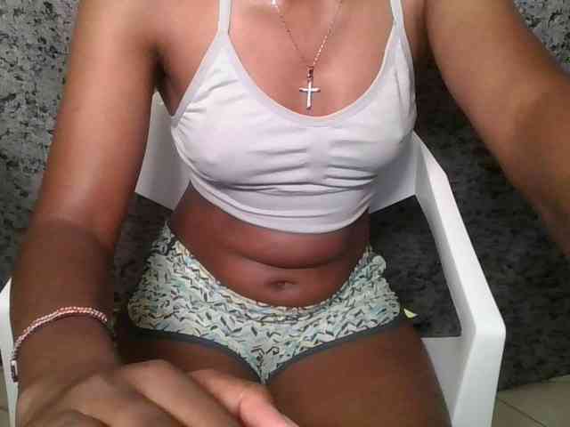 Brunnette-blonde webcam