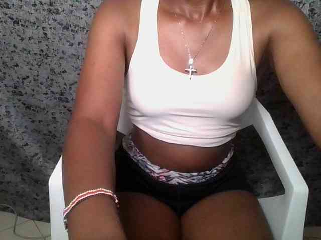 Brunnette-blonde webcam