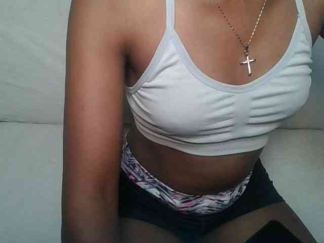 Brunnette-blonde webcam