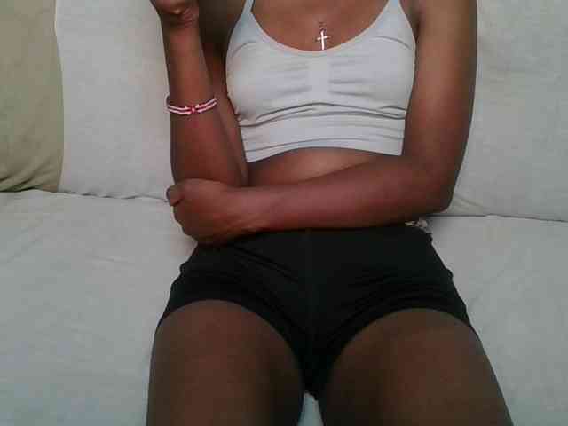 Brunnette-blonde webcam