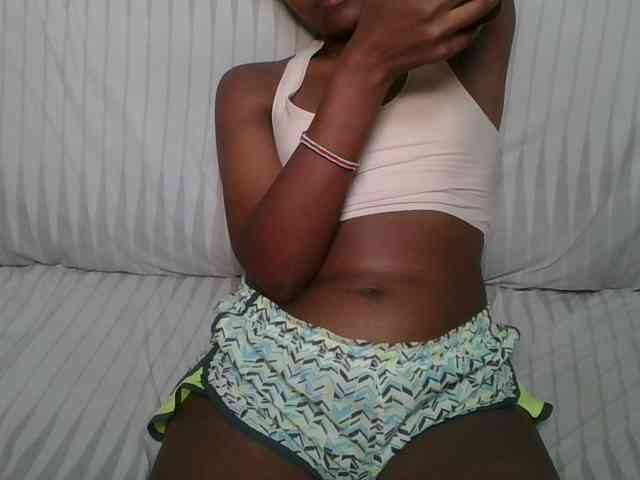 Brunnette-blonde webcam