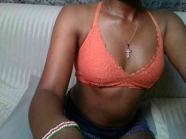 Brunnette-blonde webcam