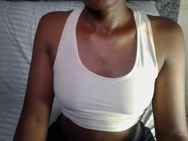 Brunnette-blonde webcam