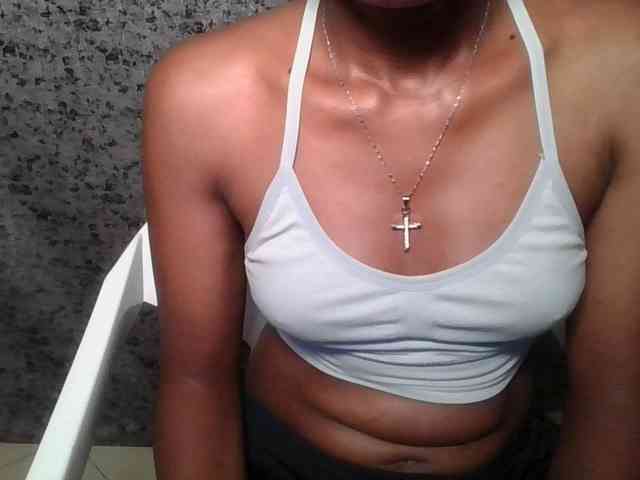 Brunnette-blonde webcam