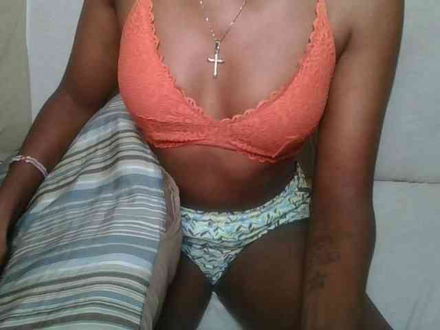 Brunnette-blonde webcam