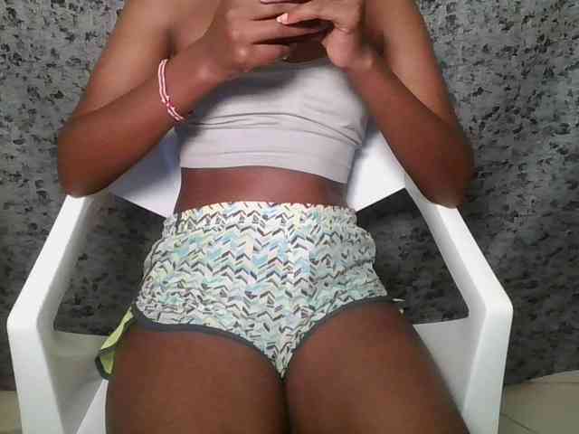 Brunnette-blonde webcam