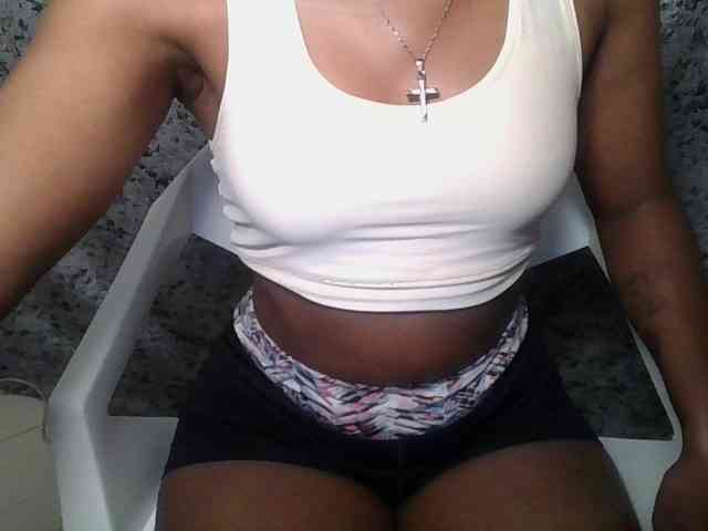 Brunnette-blonde webcam