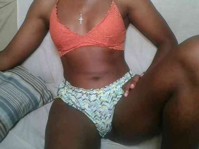 Brunnette-blonde webcam